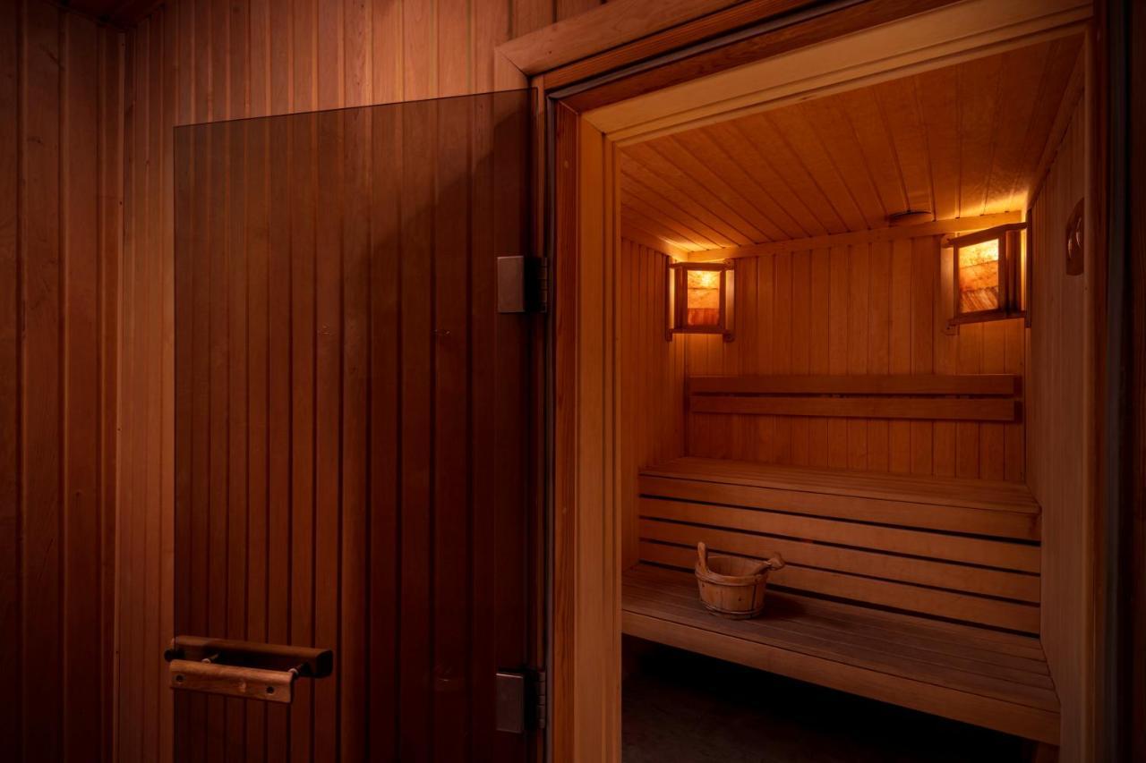 国家大酒店 耶烈万 外观 照片 A Finnish sauna