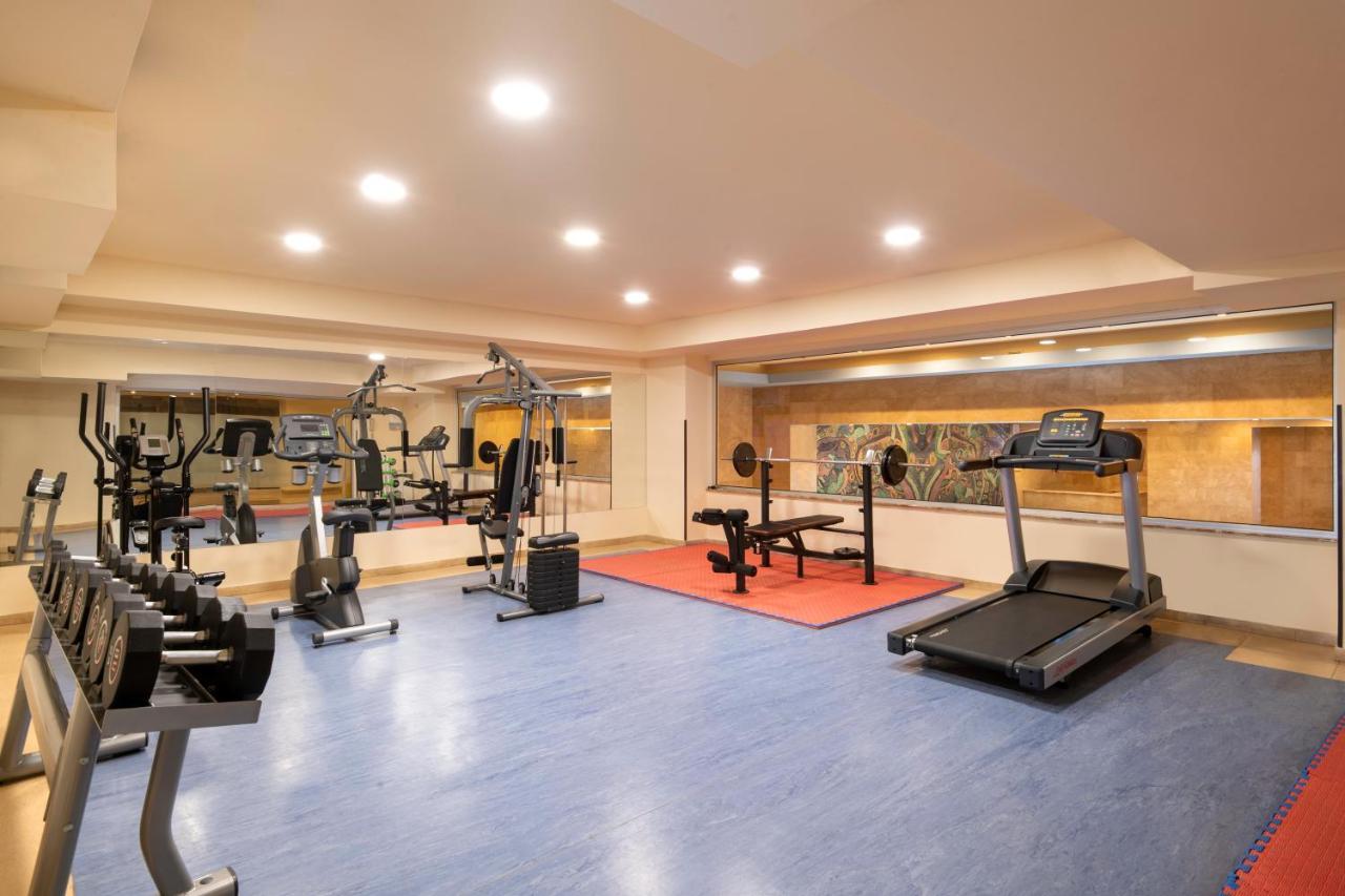 国家大酒店 耶烈万 外观 照片 The gym at the hotel