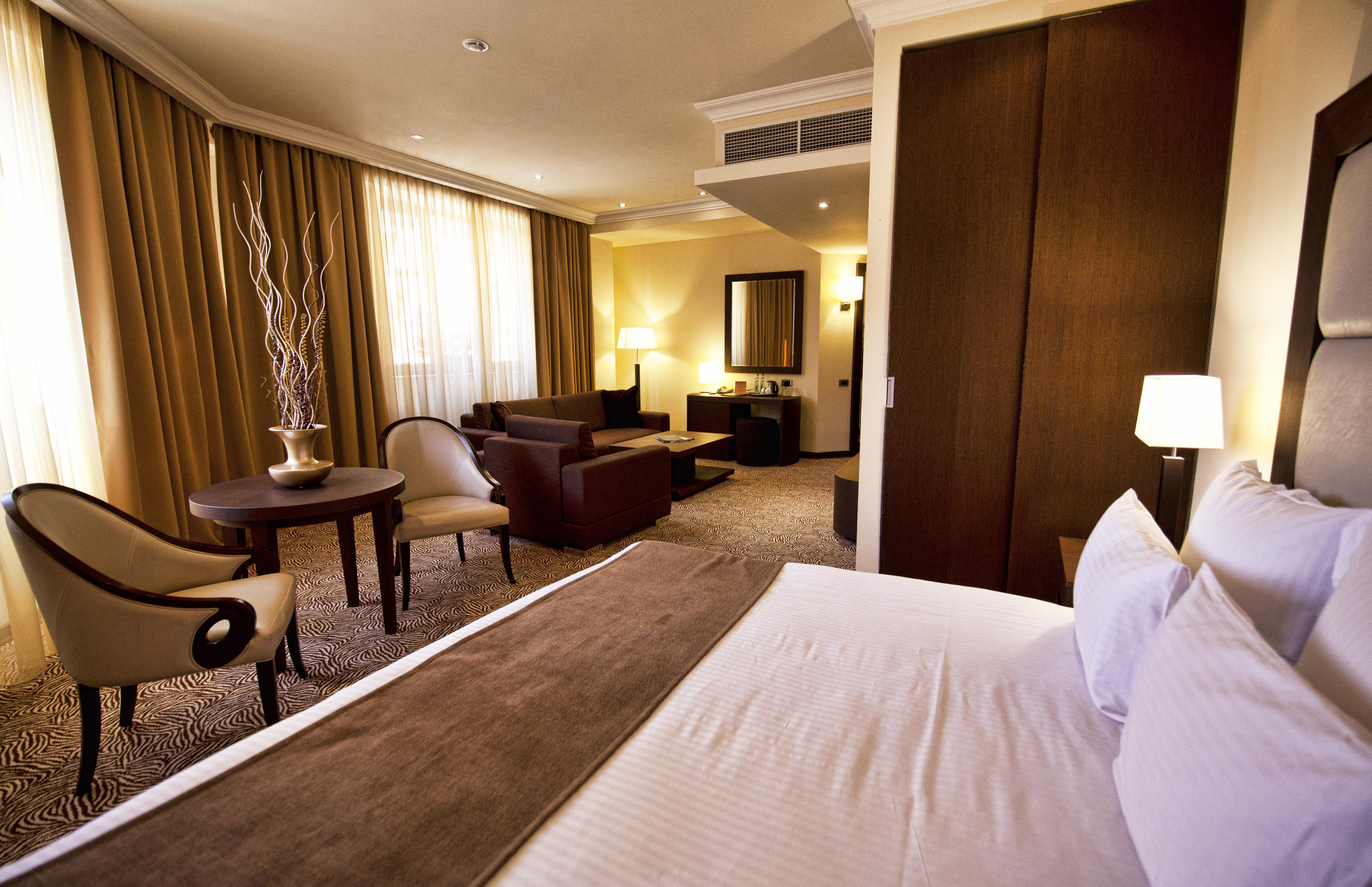 国家大酒店 耶烈万 外观 照片 Suite at the Hilton London Heathrow