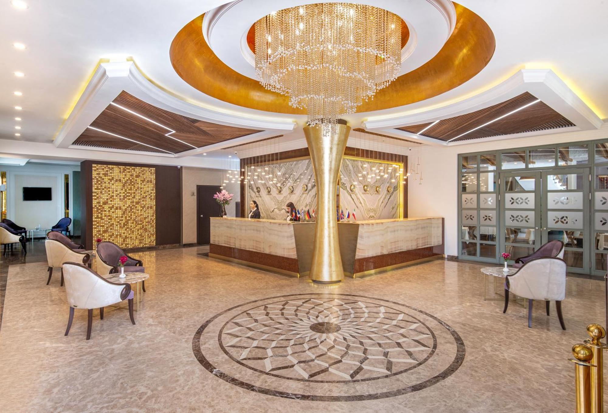 国家大酒店 耶烈万 外观 照片 Lobby