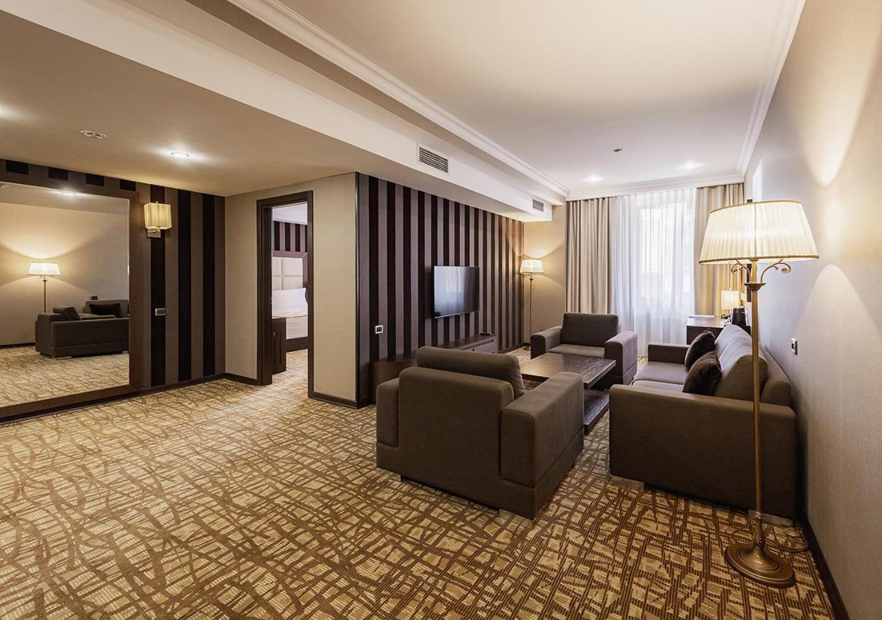 国家大酒店 耶烈万 外观 照片 Suite