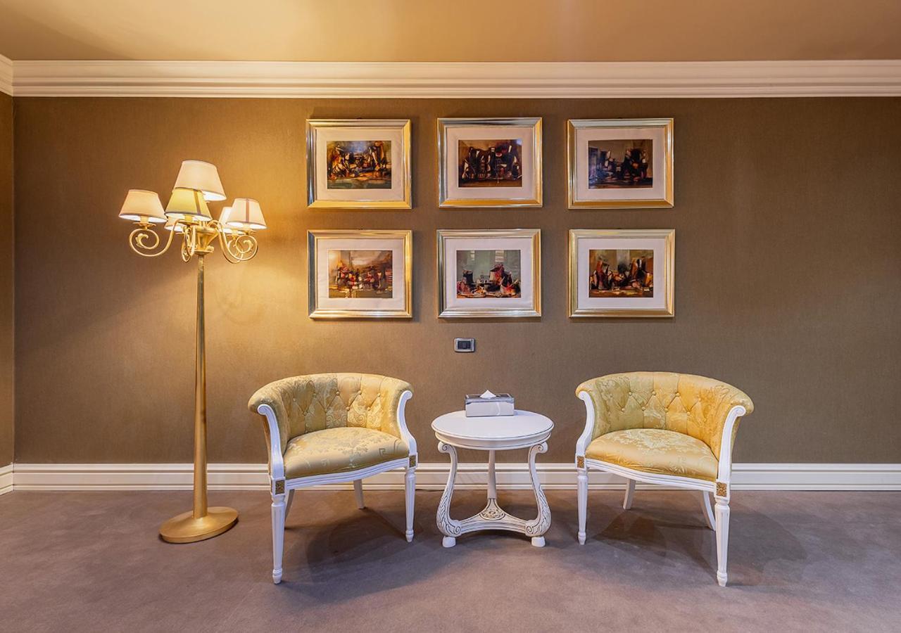 国家大酒店 耶烈万 外观 照片 A suite at the hotel