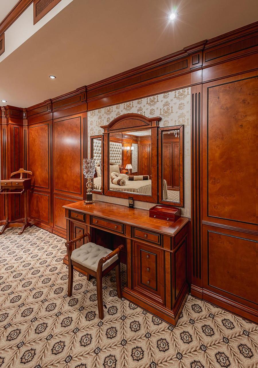 国家大酒店 耶烈万 外观 照片 Dressing table