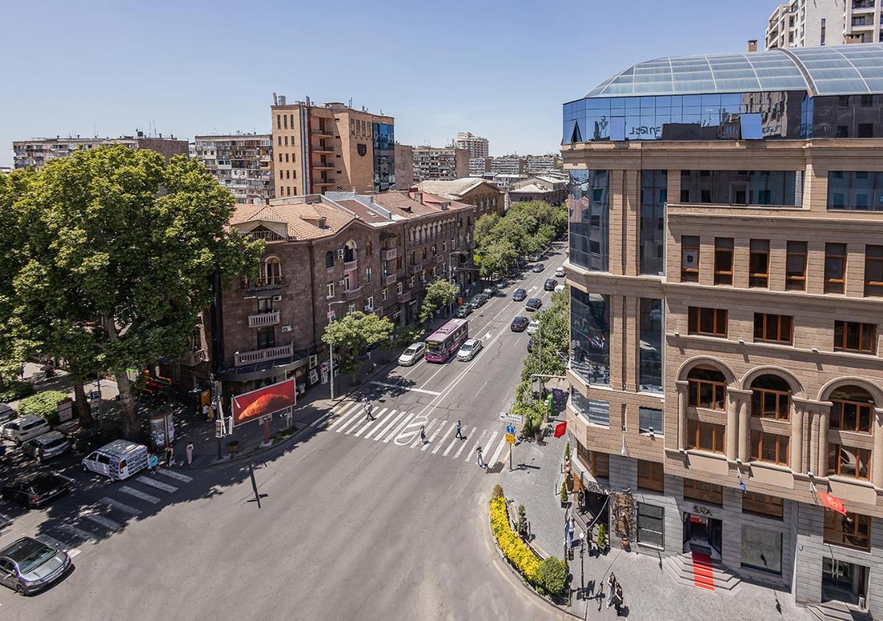 国家大酒店 耶烈万 外观 照片 Northern Avenue
