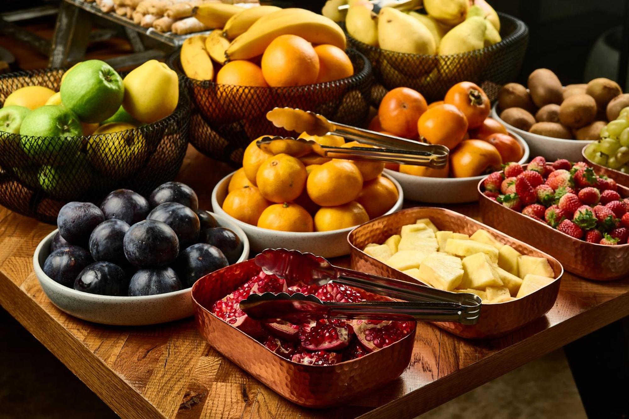 国家大酒店 耶烈万 外观 照片 Fruit and jam
